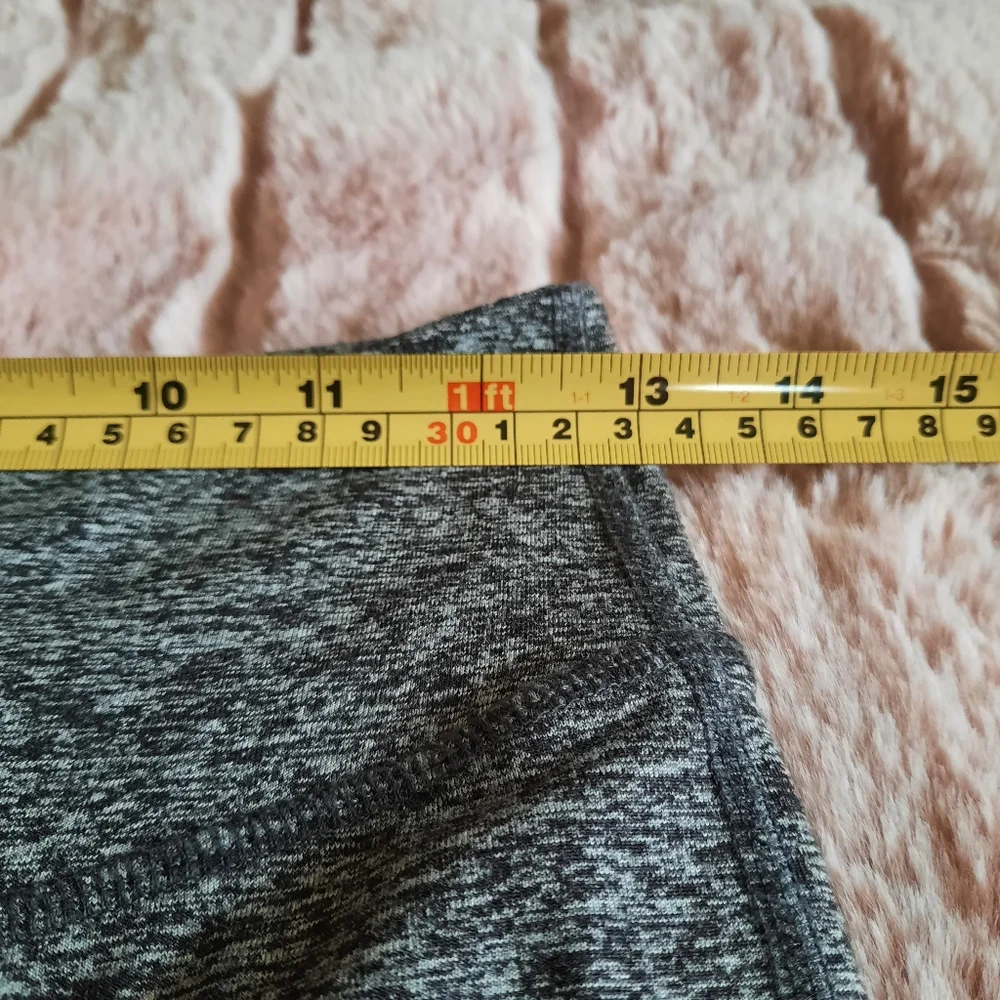 One Tooth Capris - Picture 4 of 4